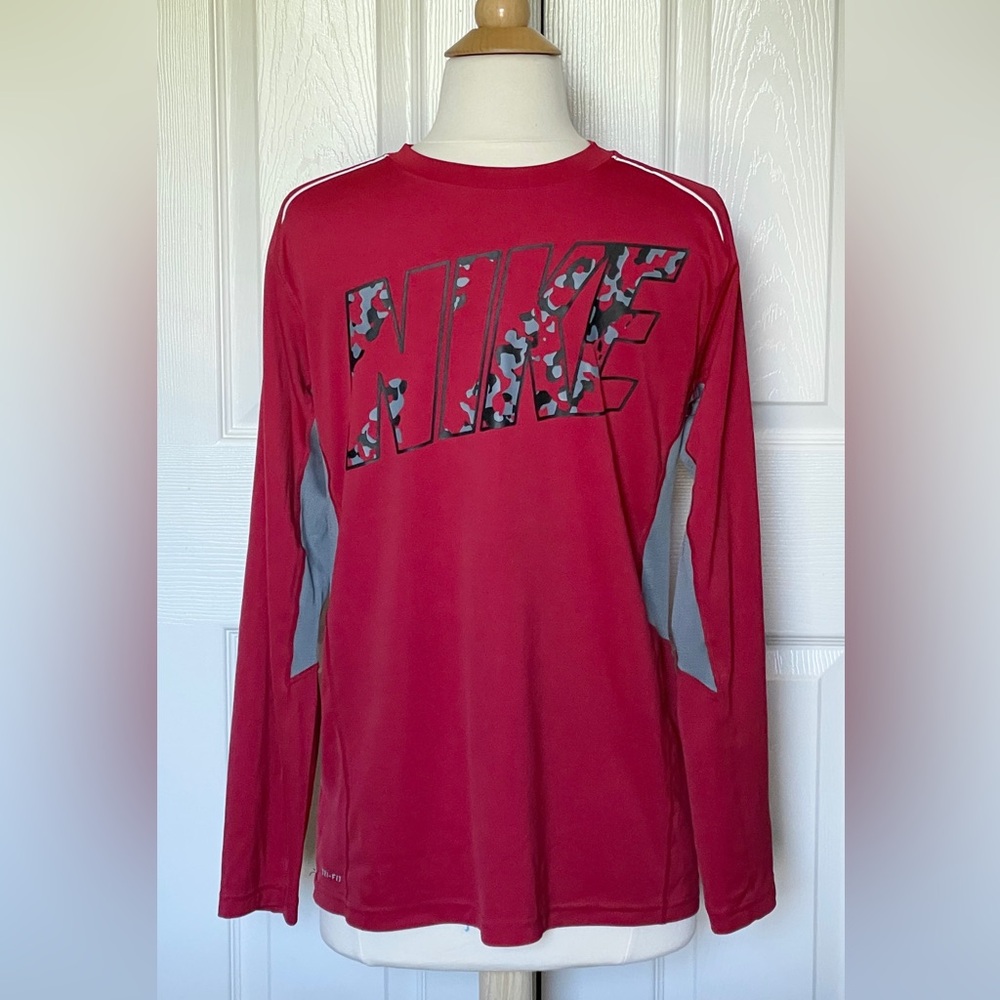 Nike Boys Size XL Red and Gray Camo Graphic Long Sleeve Top